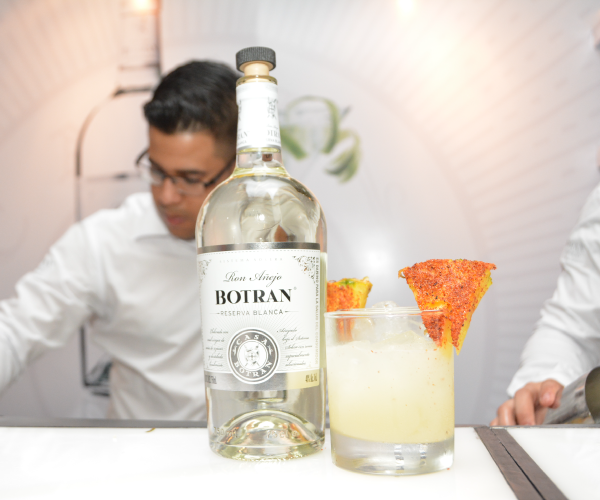 Llega a El Salvador Ron Botran Reserva Blanca, una combinación de arte y tradición