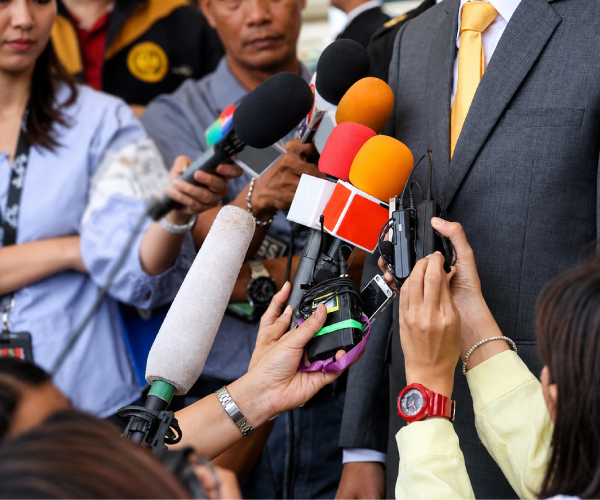 Los medios de comunicación, la magia de las relaciones públicas